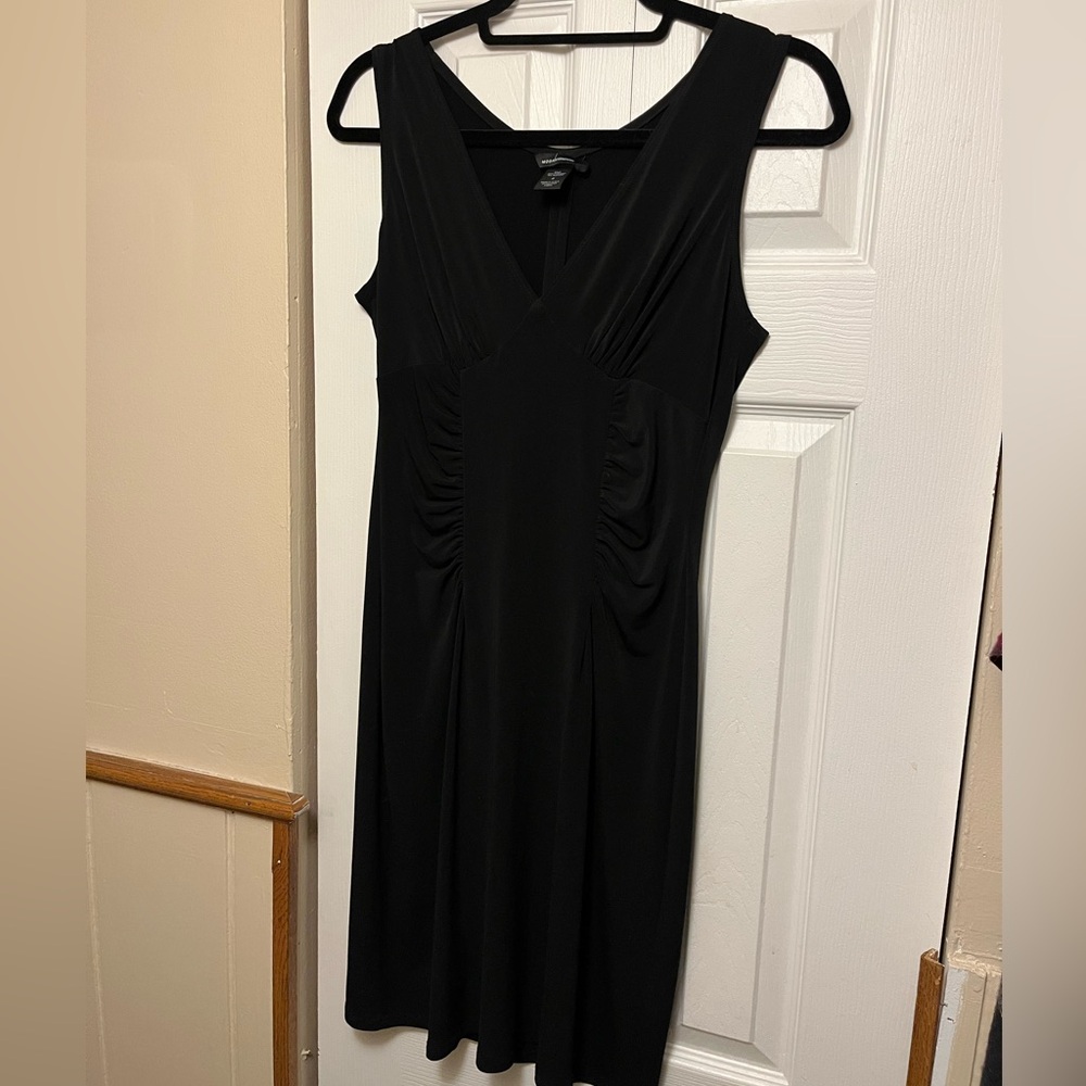 Sleeveless black bodycon dress EUC